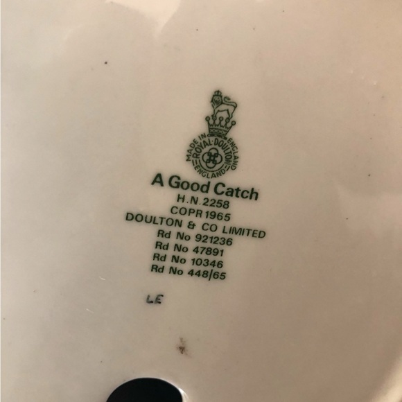 Royal Doulton Figurine A GOOD CATCH Signed HN 2258 Hand Made and Hand Decorated. - Picture 2 of 3